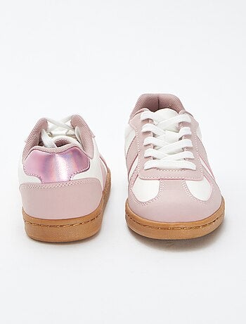 Ténis bicolores com atacadores