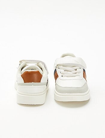 Ténis bicolores com velcro