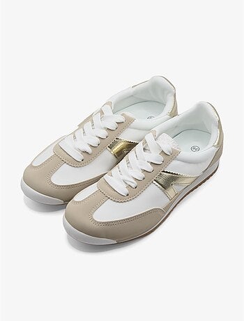 Ténis com atacadores