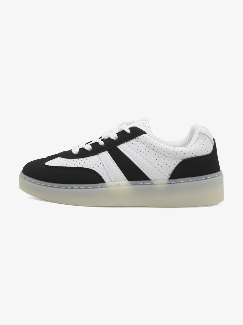 Ténis com atacadores Branco Preto - Kiabi