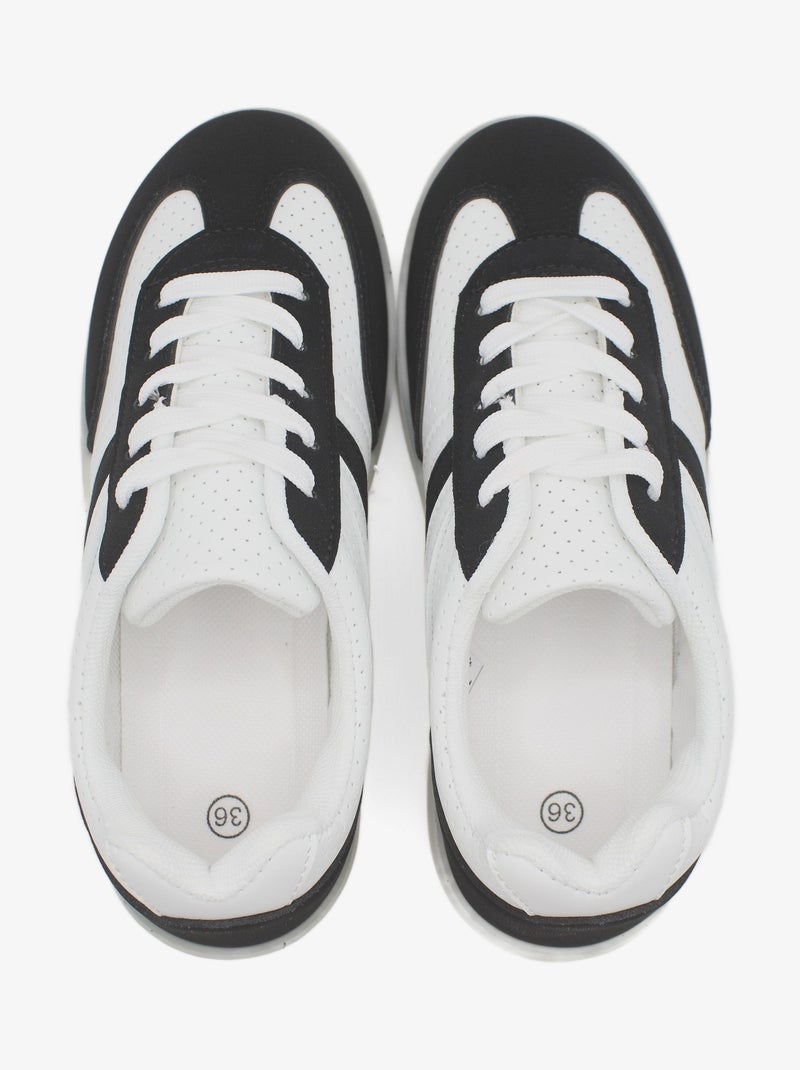 Ténis com atacadores Branco Preto - Kiabi