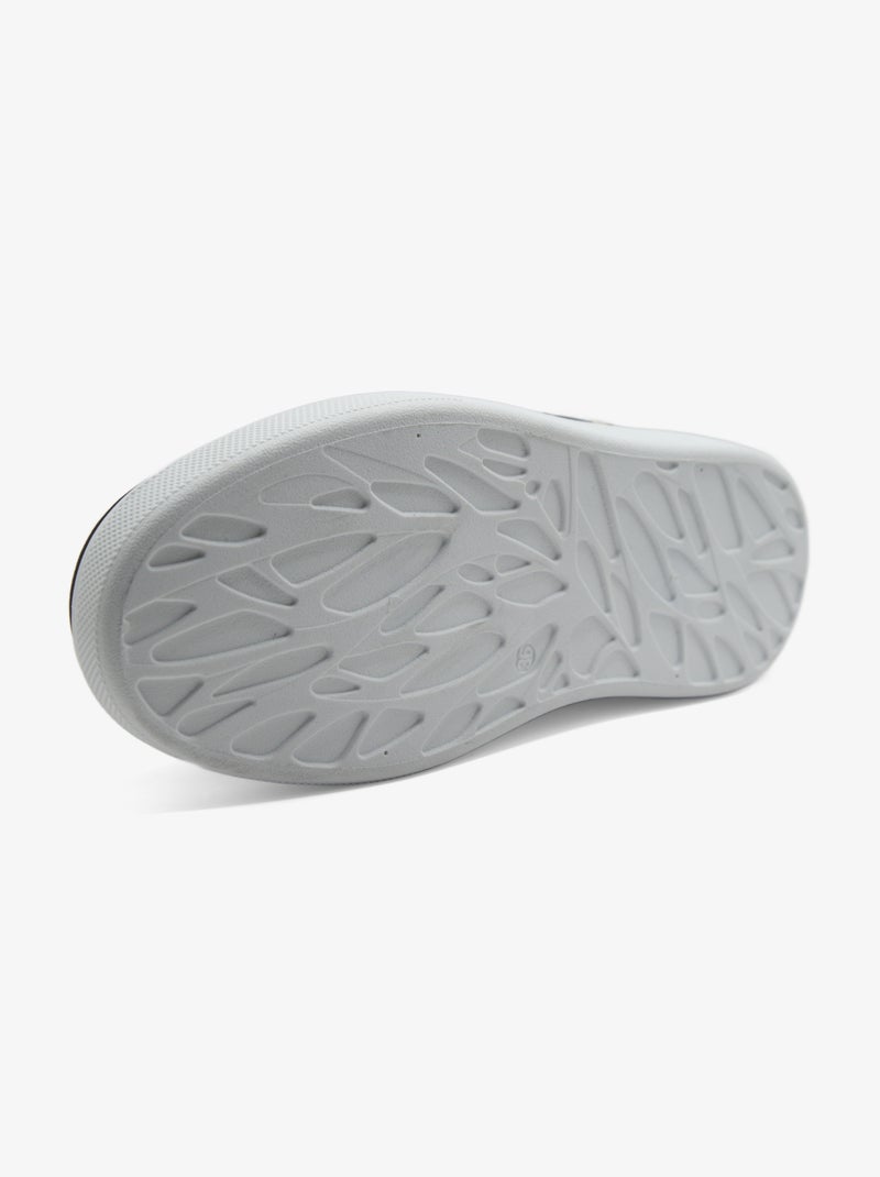 Ténis com atacadores Branco Preto - Kiabi