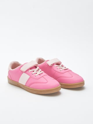 Ténis com atacadores elásticos + tira de velcro