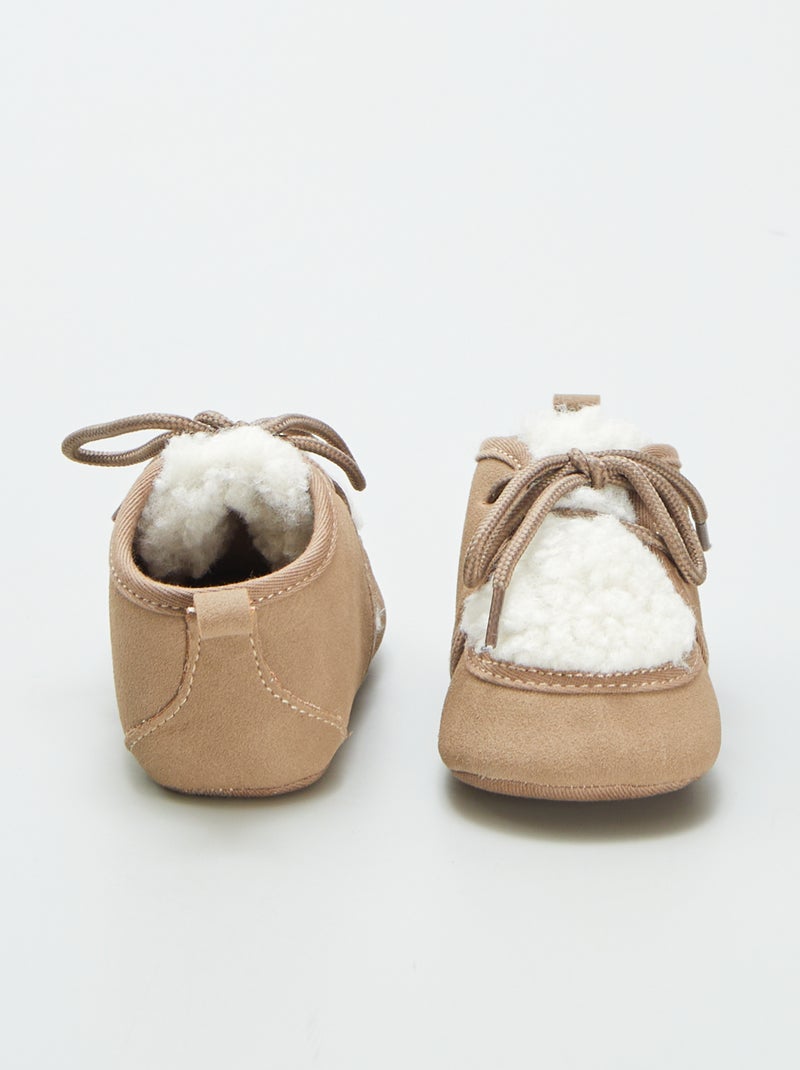 Ténis com lingueta e efeito ovelha! CASTANHO - Kiabi