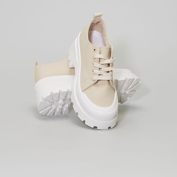 Tênis para o dia a dia, caminhadas e corridas com sola grossa