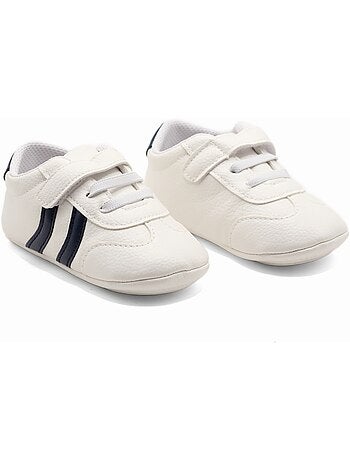Ténis com velcro