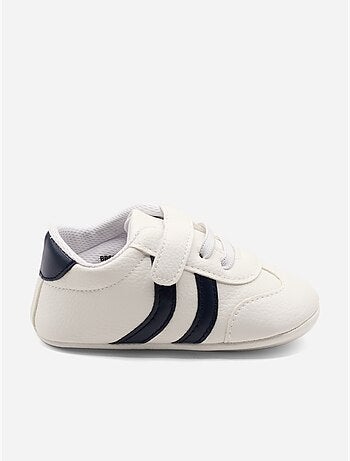 Ténis com velcro