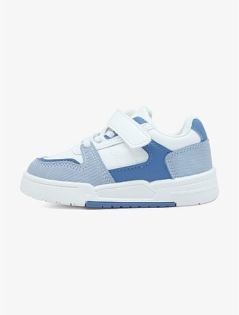 Ténis com velcro