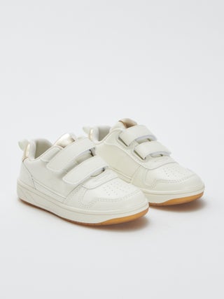 Ténis com velcro