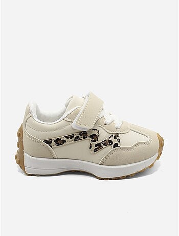 Ténis com velcro