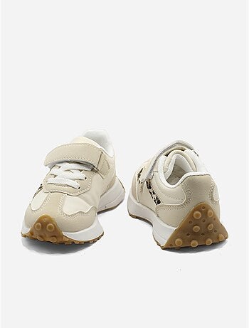 Ténis com velcro