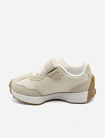 Ténis com velcro