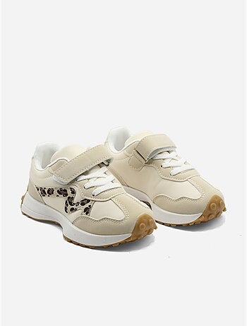 Ténis com velcro