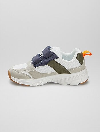 Ténis com velcro bi-matéria