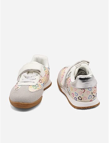 Ténis com velcro