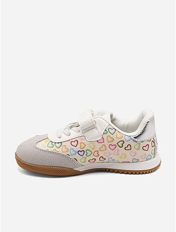 Ténis com velcro