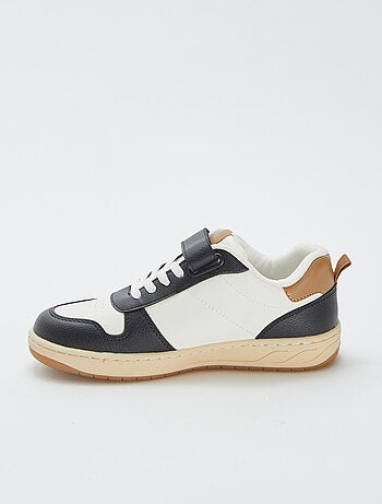 Ténis com velcro