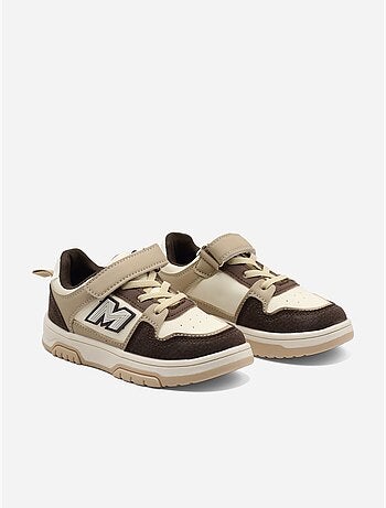 Ténis com velcro