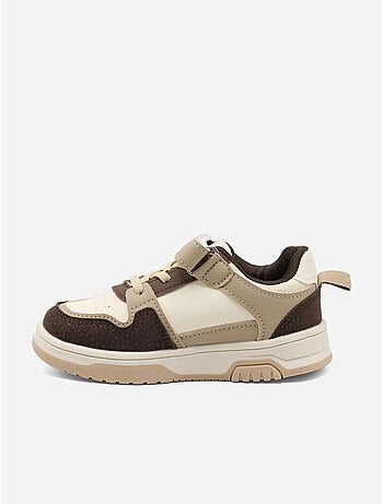 Ténis com velcro
