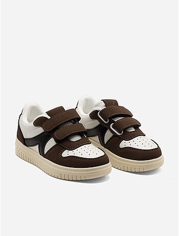 Ténis com velcro