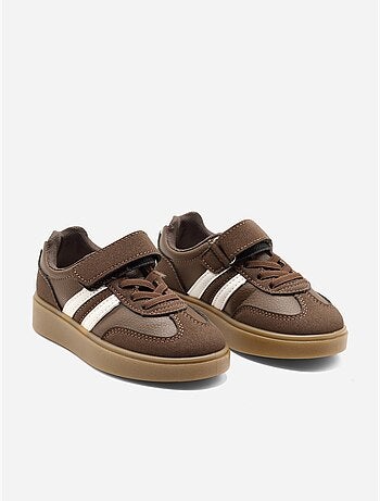 Ténis com velcro