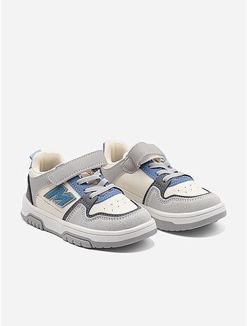 Ténis com velcro