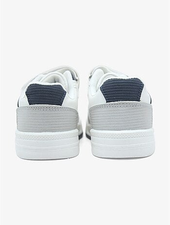 Ténis com velcro