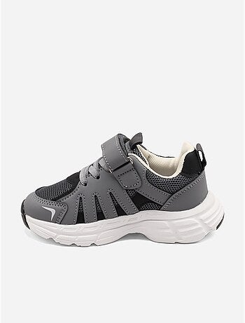 Ténis com velcro