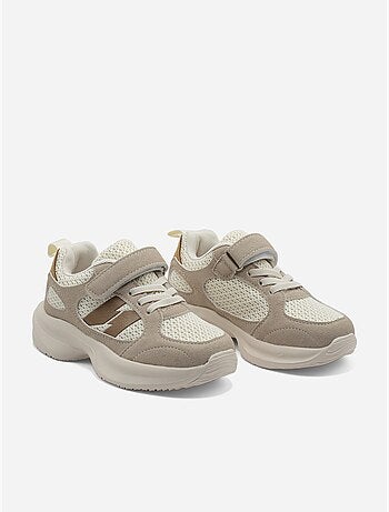 Ténis com velcro