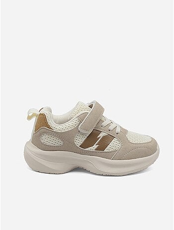 Ténis com velcro