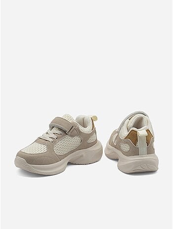 Ténis com velcro