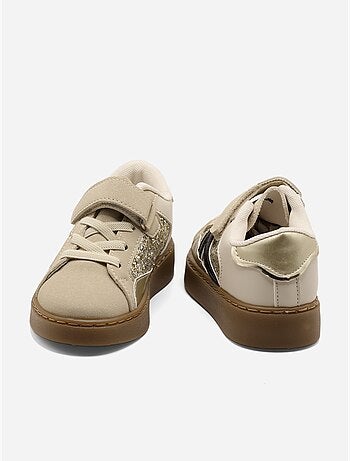 Ténis com velcro