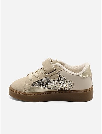 Ténis com velcro