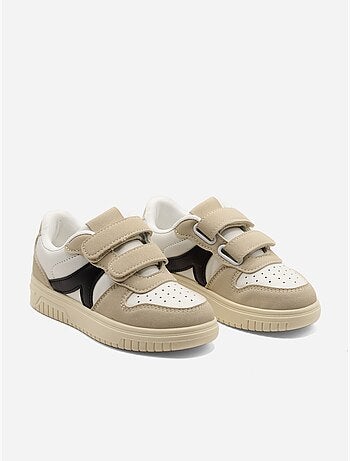 Ténis com velcro