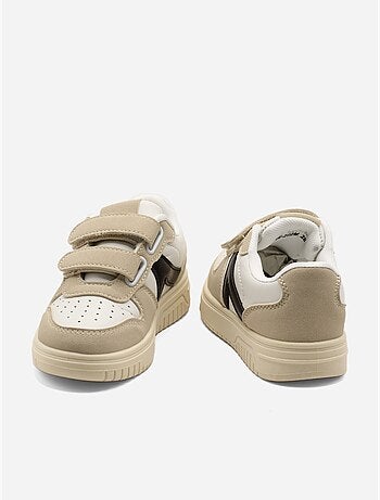 Ténis com velcro