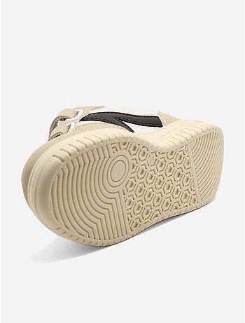 Ténis com velcro