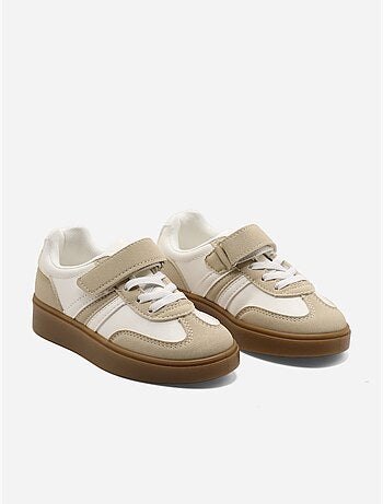Ténis com velcro