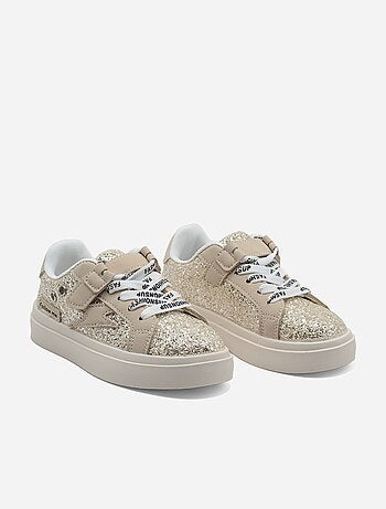 Ténis com velcro