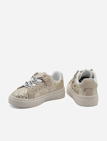 Ténis com velcro
