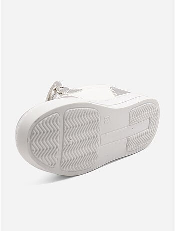 Ténis com velcro
