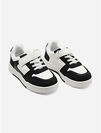 Ténis com velcro