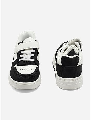 Ténis com velcro