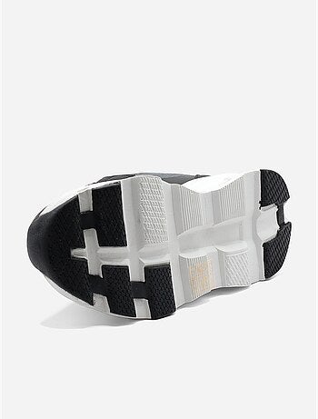 Ténis com velcro