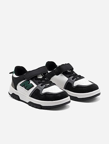 Ténis com velcro