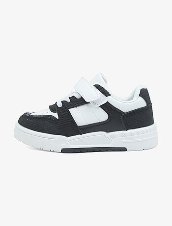 Ténis com velcro