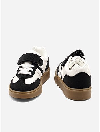 Ténis com velcro