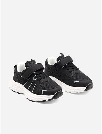 Ténis com velcro