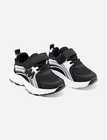 Ténis com velcro