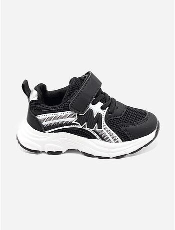 Ténis com velcro