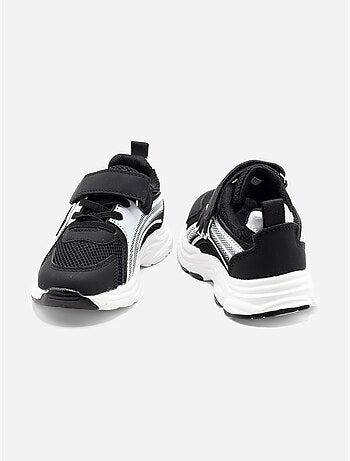 Ténis com velcro